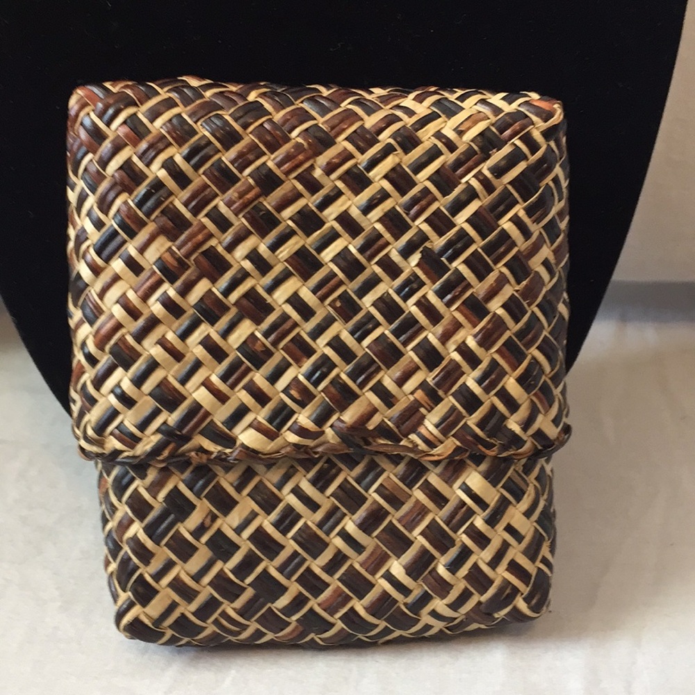 BEAUTIFUL HANDCRAFTED COIN WALLET